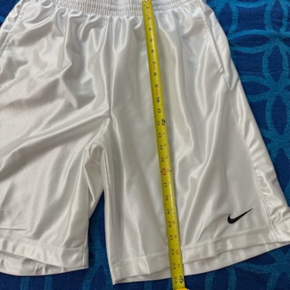 Nike mens athletic shorts, lightweight nylon, drawstring, great condition,no tag - Picture 2 of 12